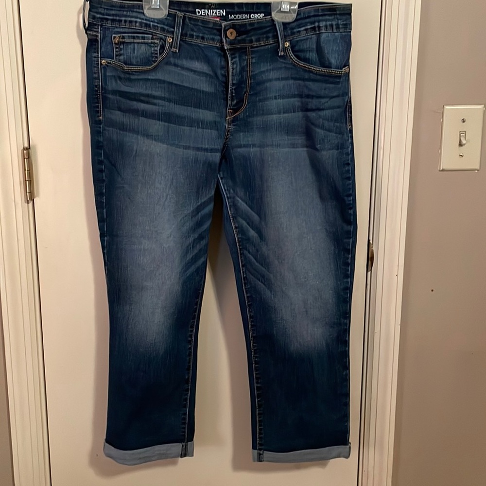 Levi’s Modern Crop